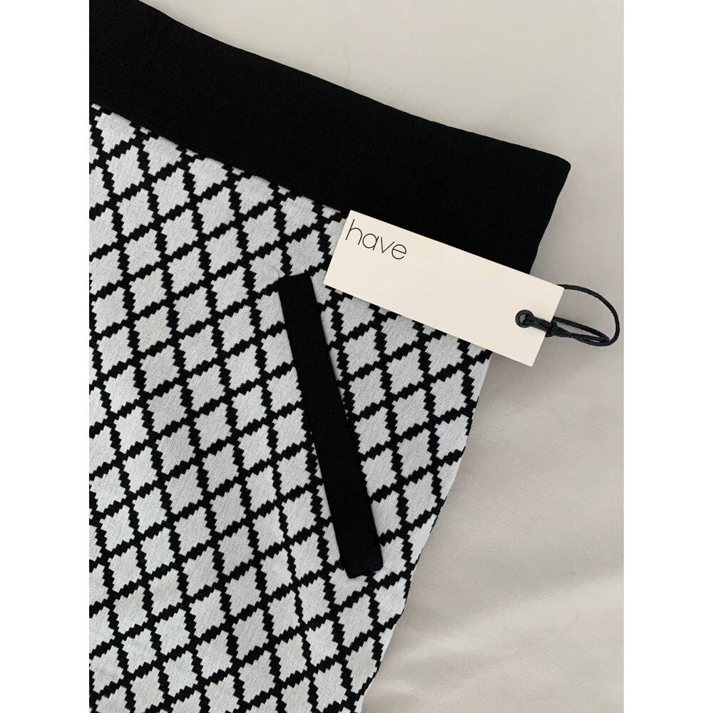 NWT Have White and Black Diamond print stretch skirt - L